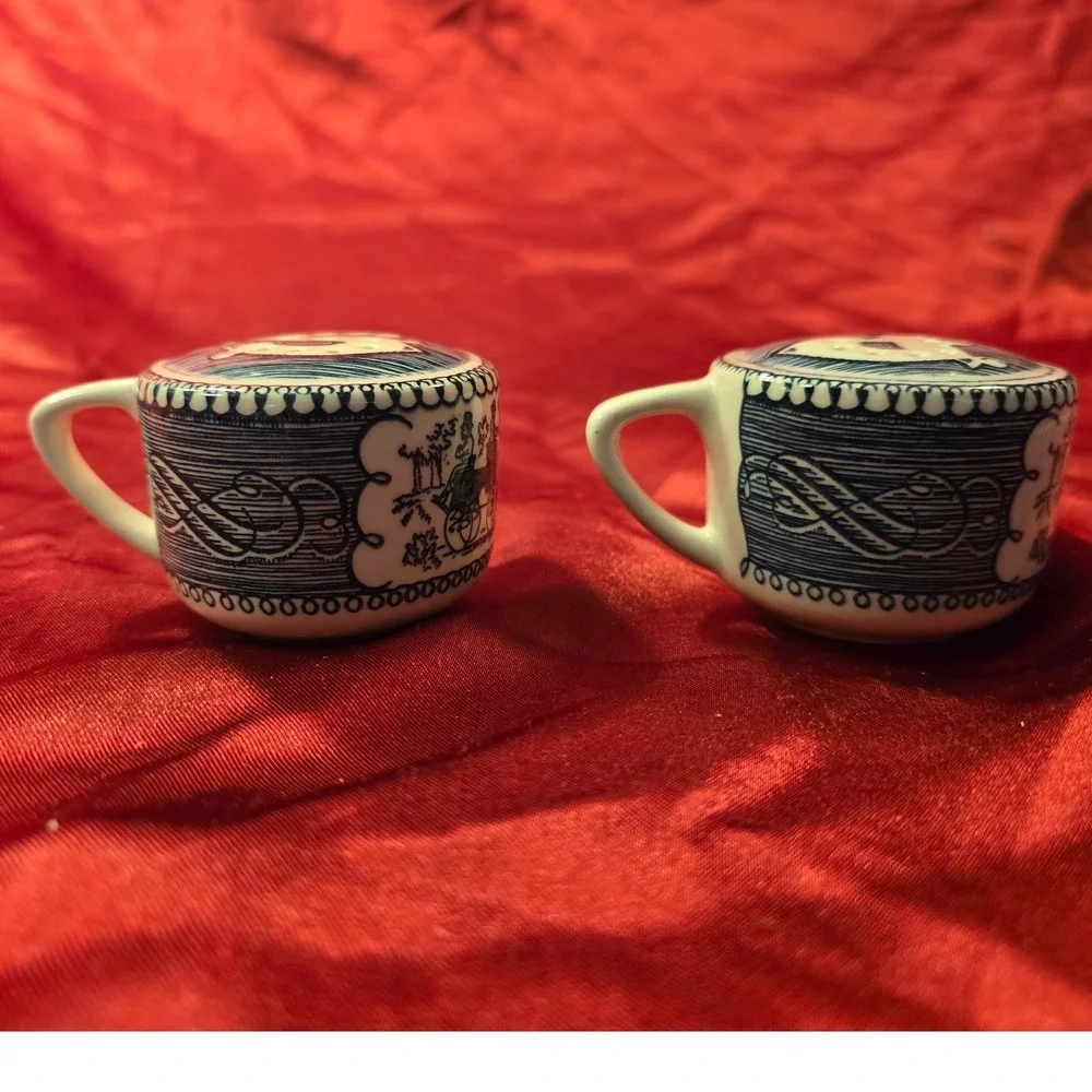 Vintage Blue White Transferware Teacup Salt Pepper Shakers Horse Carriage‎ Cork